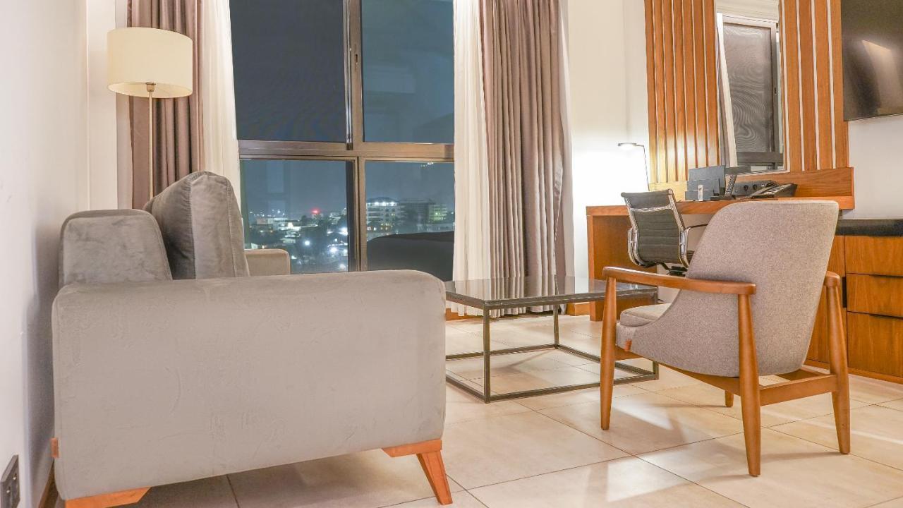 Star Land Hotel Bastos Yaoundé Eksteriør billede