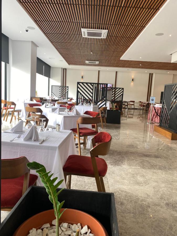 Star Land Hotel Bastos Yaoundé Eksteriør billede